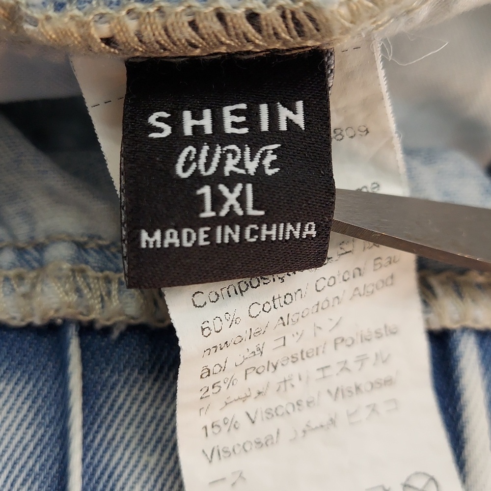 Shein Curve Light Washed Stretchy Denim Short Overalls Plus Size 1X, Like New▪ - Picture 6 of 9